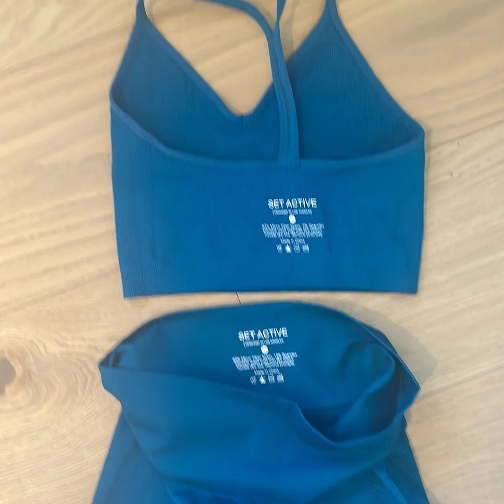 Set Active two piece bra and leggings - Picture 3 of 3